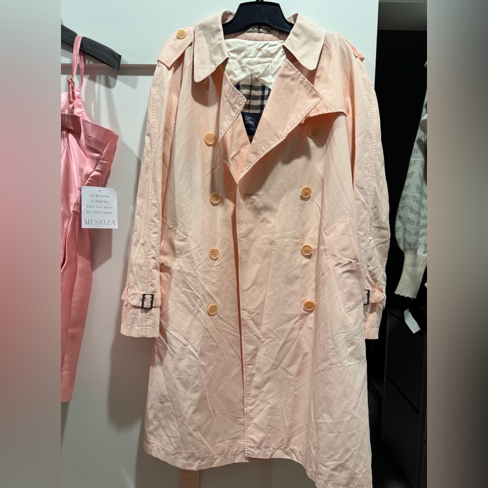 Wow! Baby pink Burberry NWOT Trench Coat 🥺❤️🥰